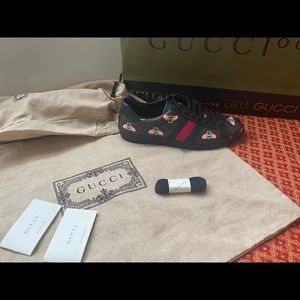 Mens bee print Ace sneaker